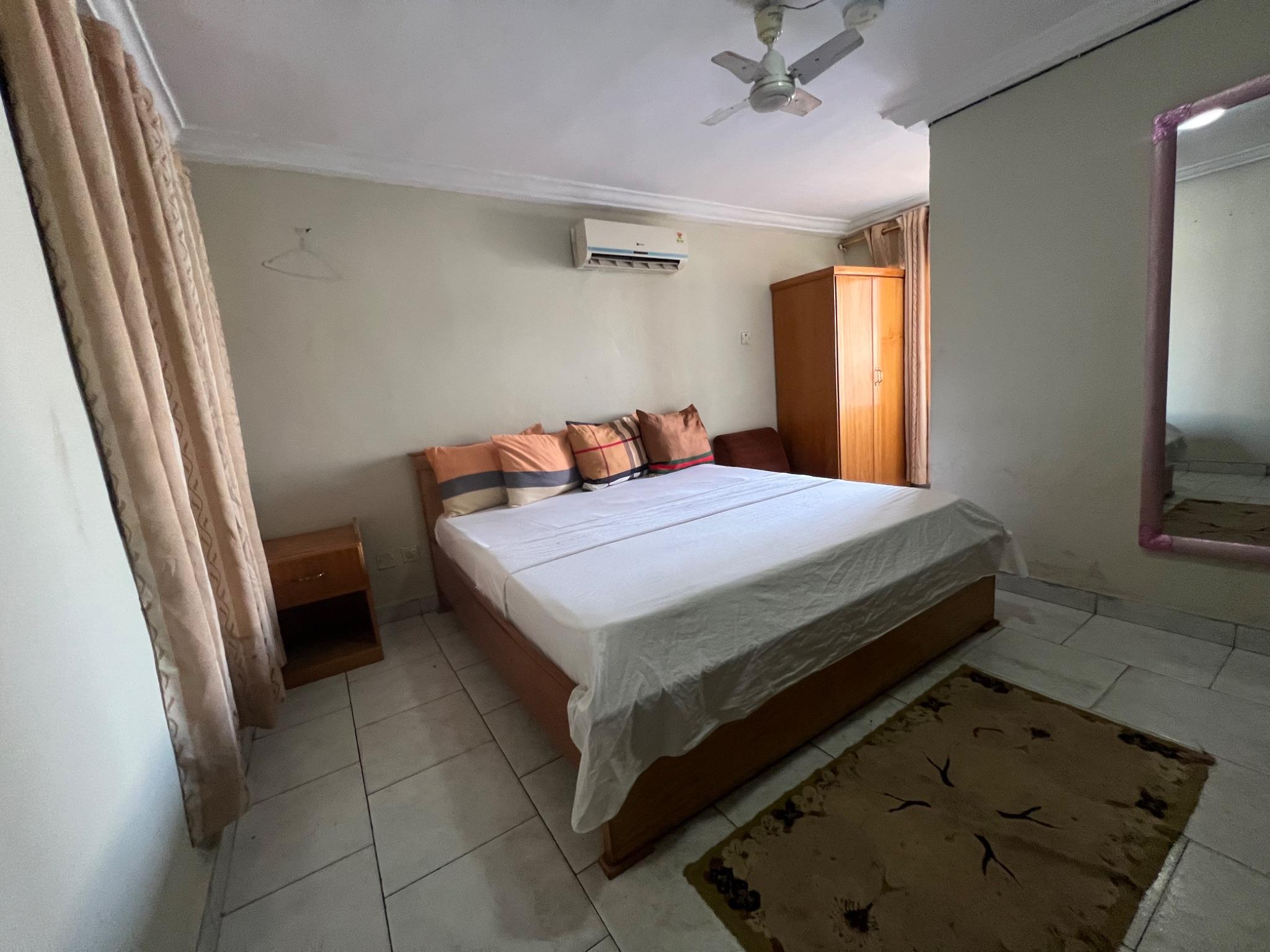 Refined Standard Suite – Modern Hotel, Ahwiaa, Kumasi photo 2
