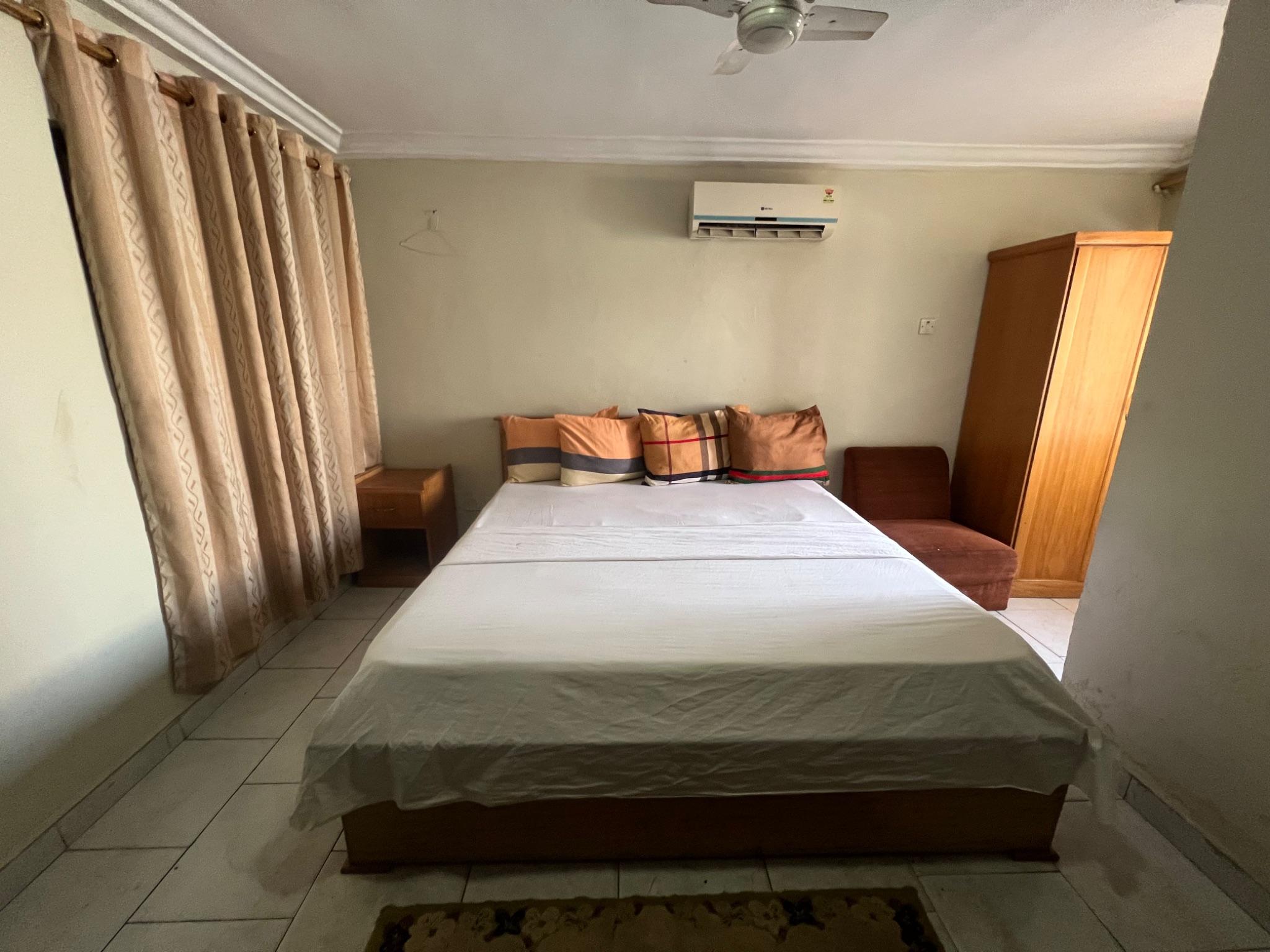 Spacious Standard Suite – Modern Hotel, Ahwiaa, Kumasi photo 2